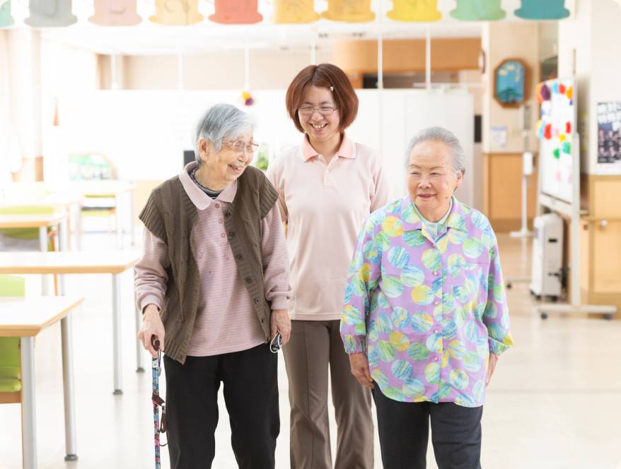 従業員とあばあさんの集合写真