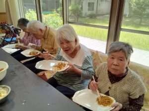 みんなで作ると美味しいな！ワイワイ♪クッキング